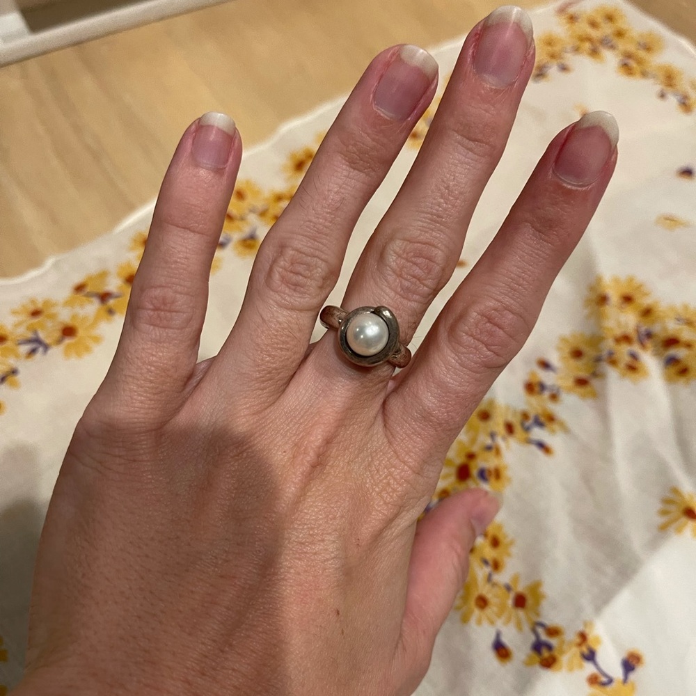 Retired James Avery pearl ring size 7